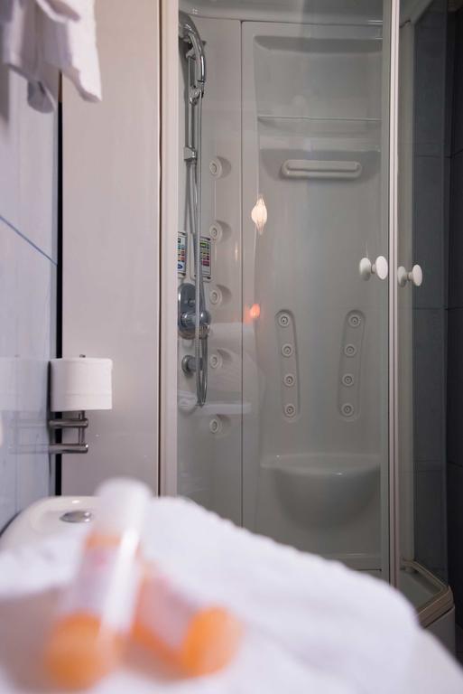 Alfa Hotel Pireusz Szoba fotó